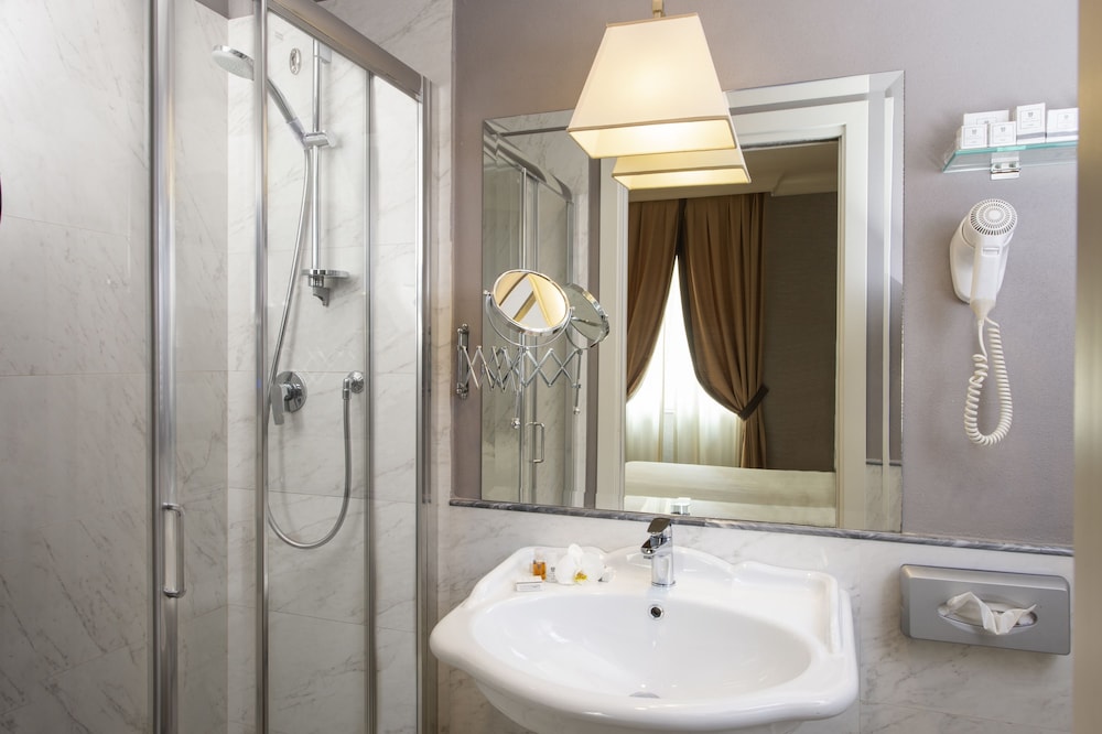 Classic Double Room Single Use photo 3