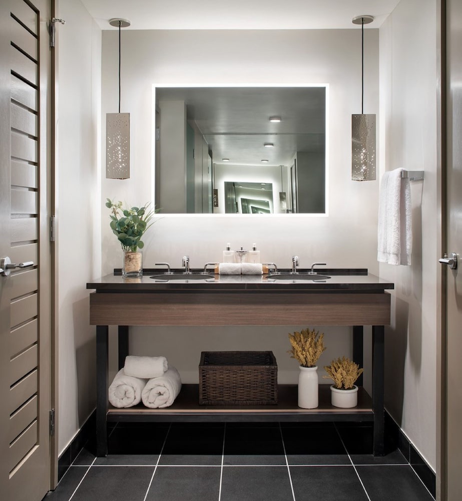 Pinnacle Two Bedroom Premium Residence - Photo 4