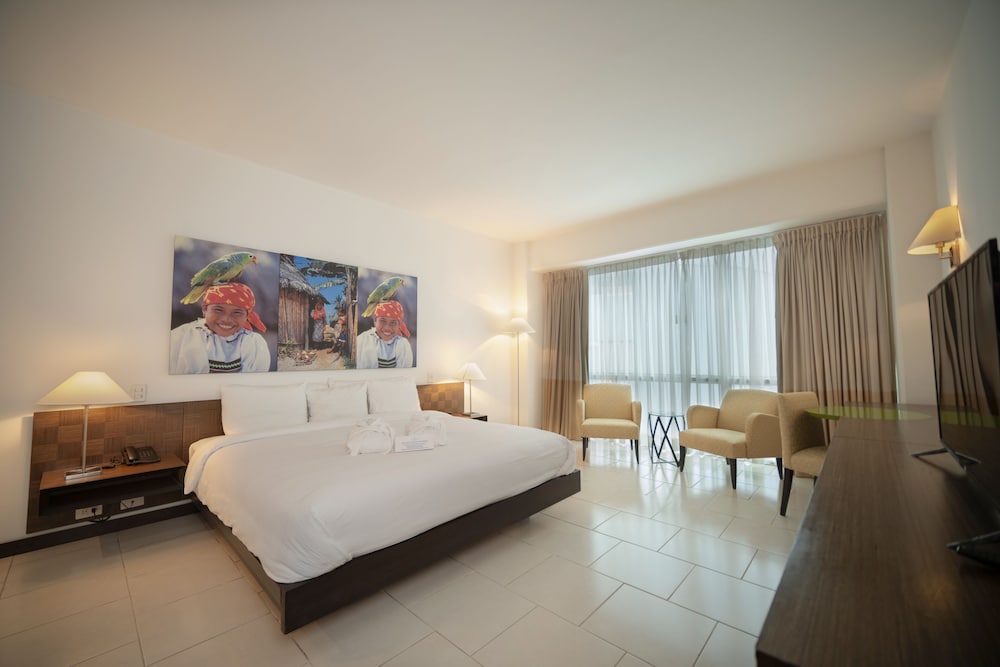 Junior Suite, 1 King Bed - Photo 2