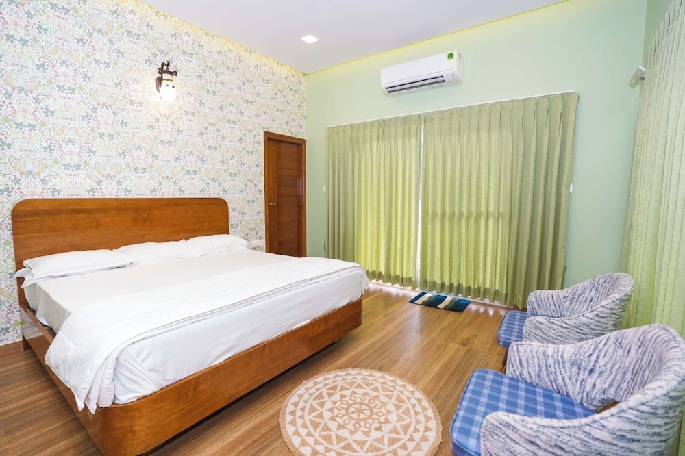 Deluxe Suite, Balcony, Garden View