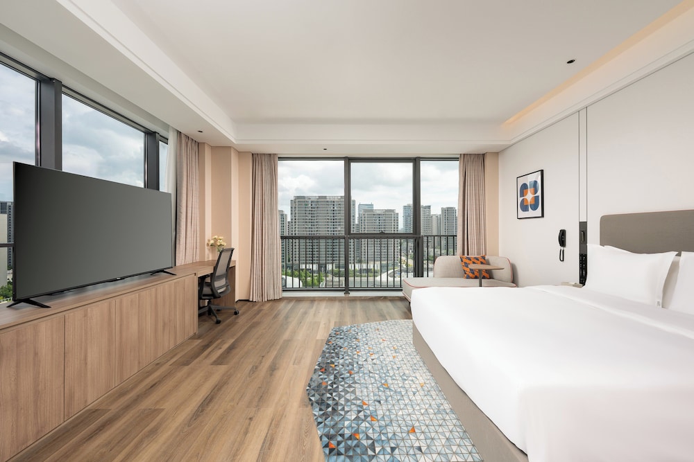 1 King Standard Extra Floor Space photo 3
