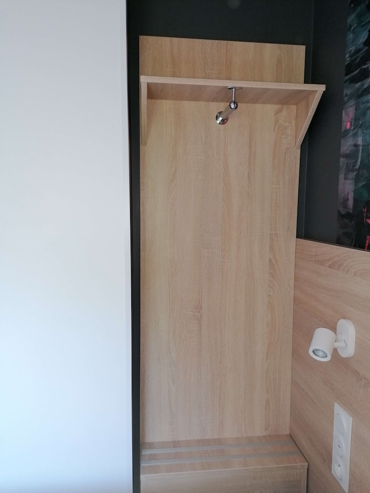 Standard Room, 2 Twin Beds - Photo 6