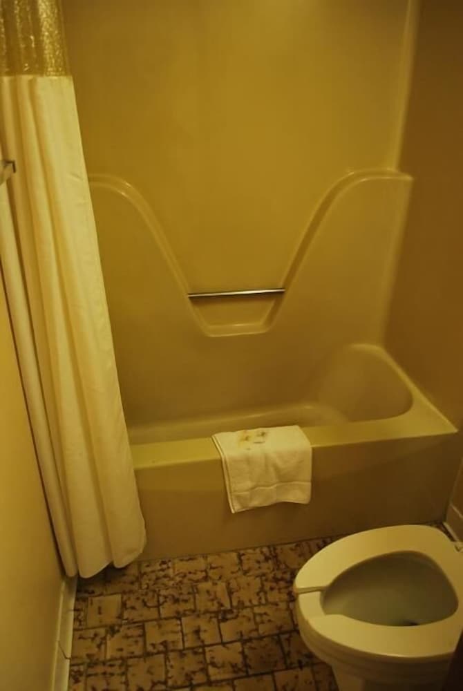Standard Room, 2 Double Beds, Smoking photo 3