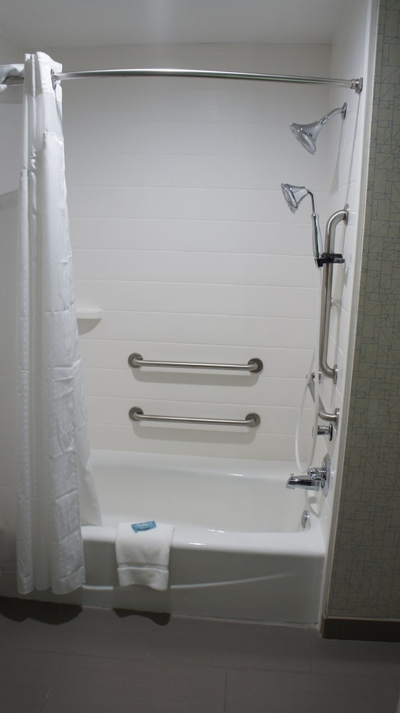 Suite, 2 Queen Beds, Accessible (Mobility Tub) photo 3