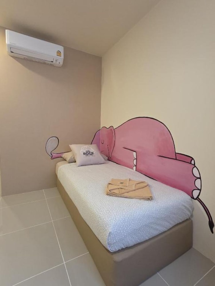 Family Room, 2 Bedrooms