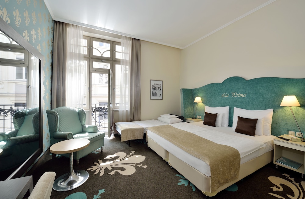Deluxe Double Room with extra bed
