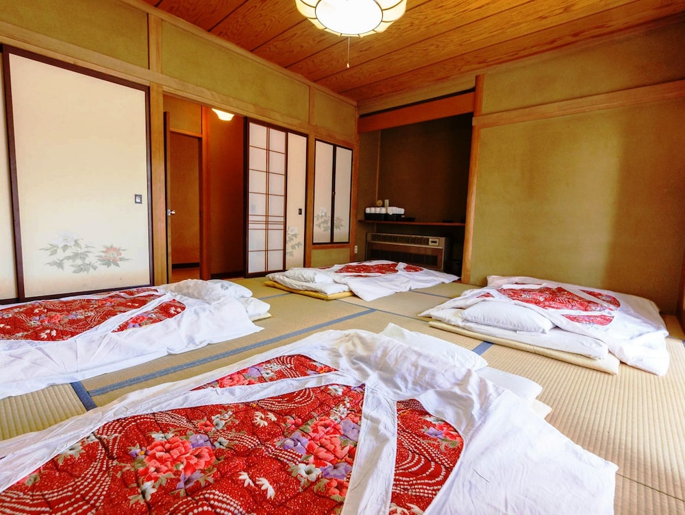 Japanese Style Quadruple Room photo 2