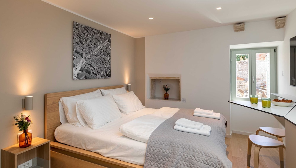 Studio (Studio Apartment with City View)