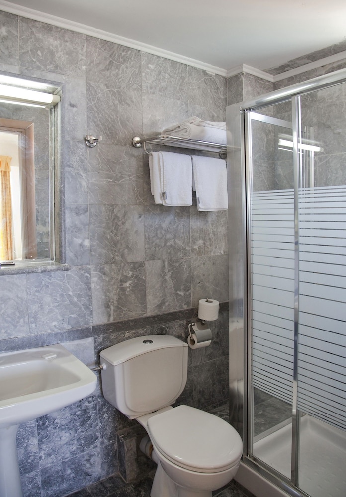 Standard Room - Photo 11