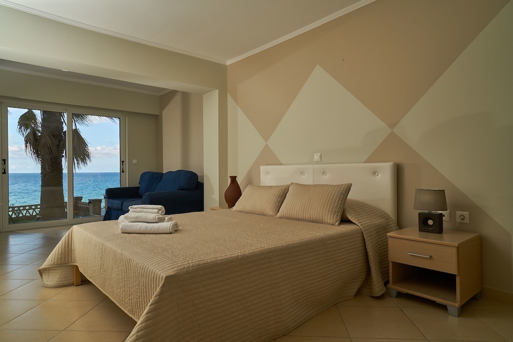 Family Studio, 1 Queen Bed with Sofa bed, Non Smoking