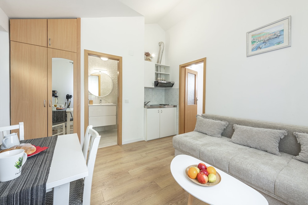 Apartment, 1 Bedroom, Balcony, Sea View photo 2