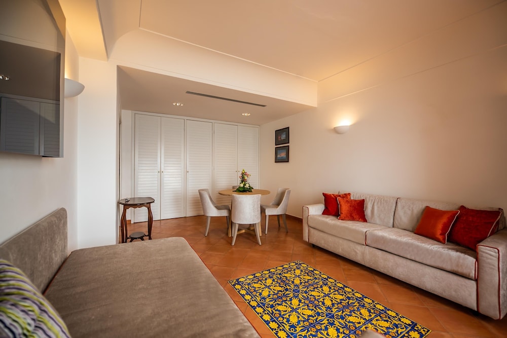 Family Room, 2 Bedrooms, Sea View photo 2