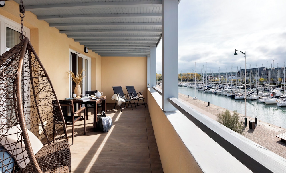 Apartment 4 people - 1 bedroom - Terrace - Port view - Harbor buildings photo 2