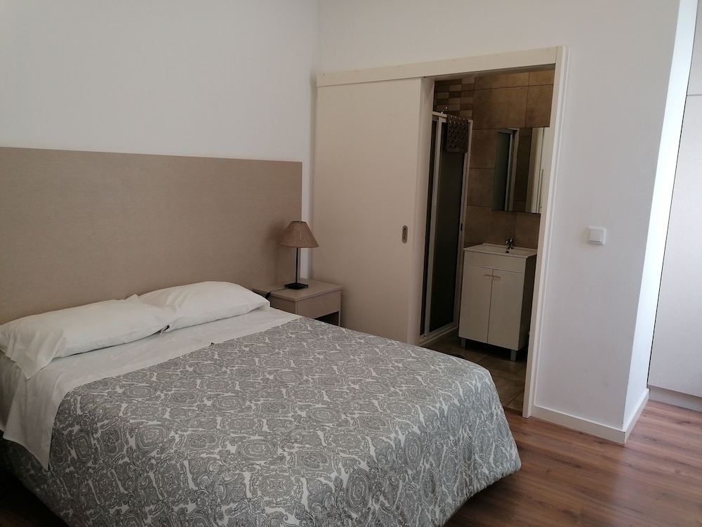Basic Room, interior window