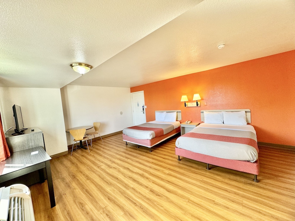 Standard Suite, 2 Double Beds, Non Smoking, Refrigerator & Microwave - Photo 2