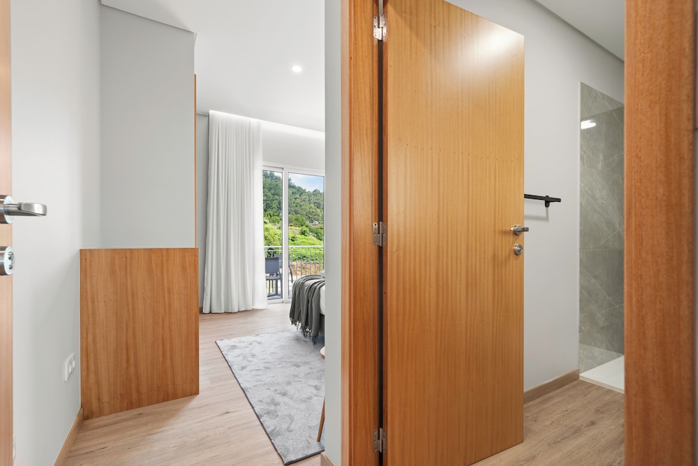 Deluxe Double Room with Balcony photo 3