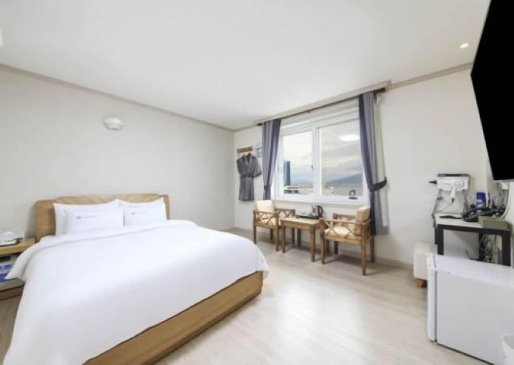 Standard Room (Bed type) photo 2