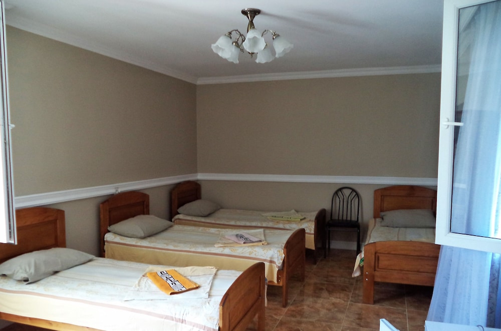 Standard Quadruple Room, City View photo 2