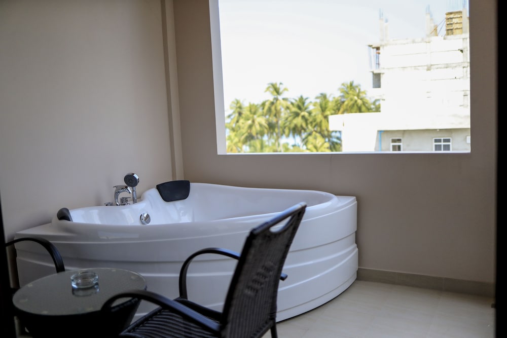 King Suite with Jacuzzi photo 3