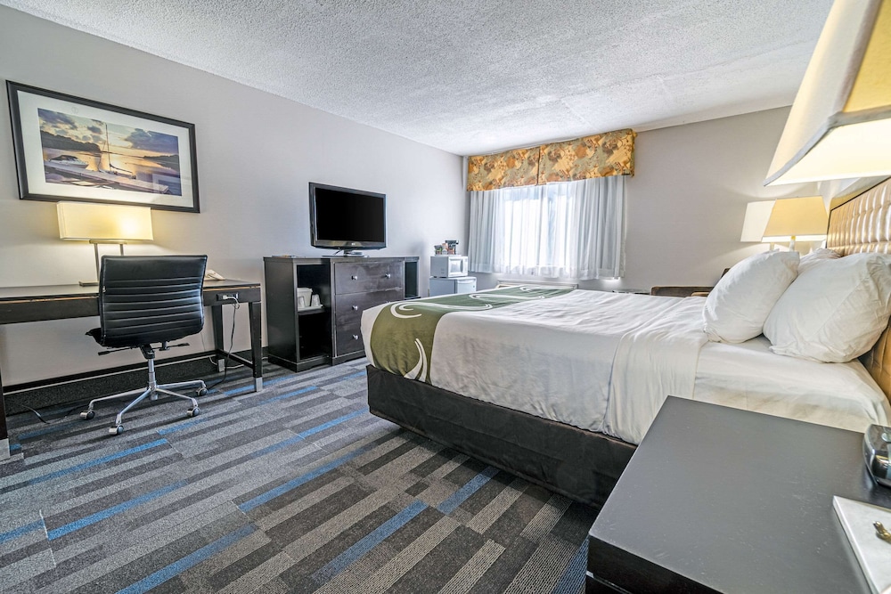 Suite, 1 King Bed, Non Smoking - Photo 3
