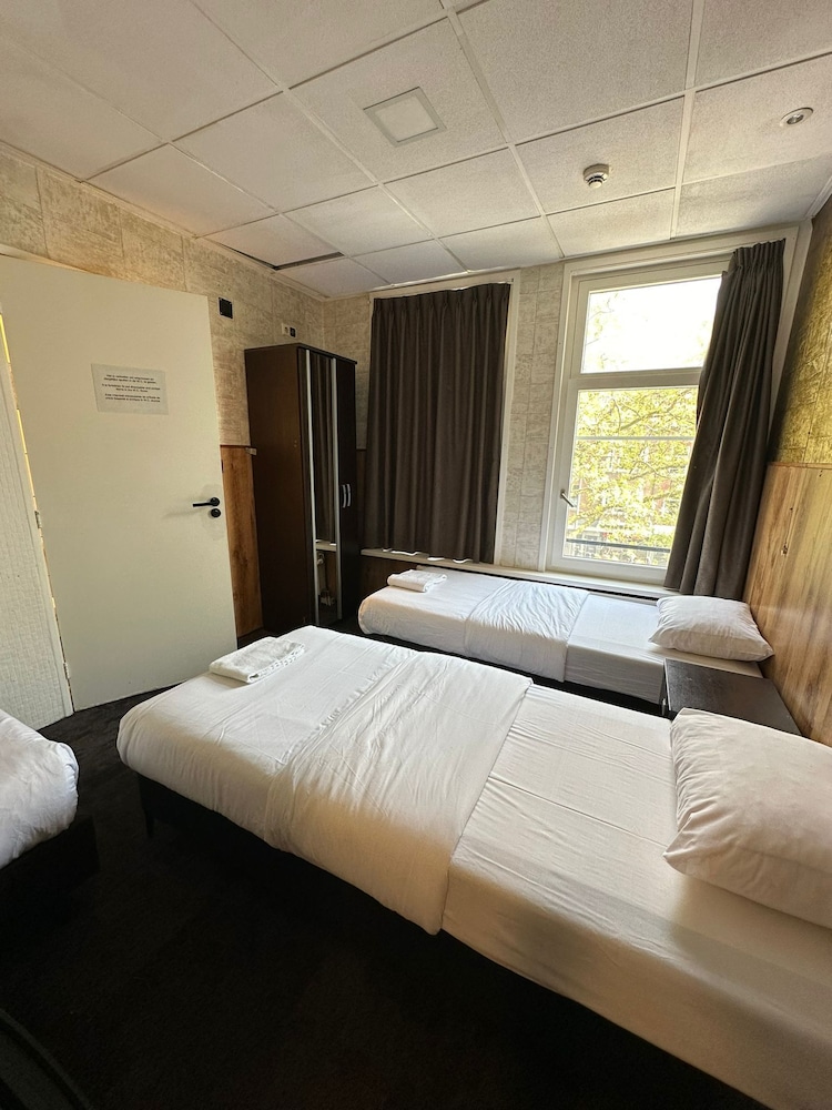 City Triple Room