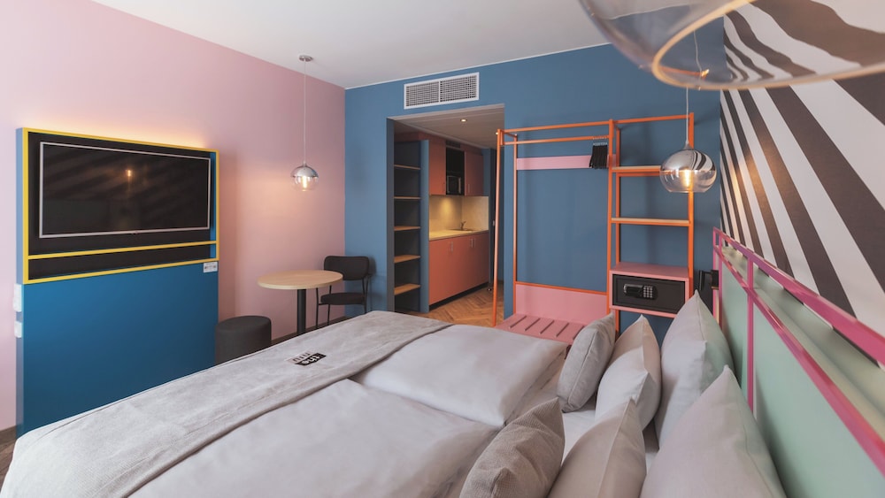Premium Room, 1 Queen Bed, Kitchenette - Photo 1