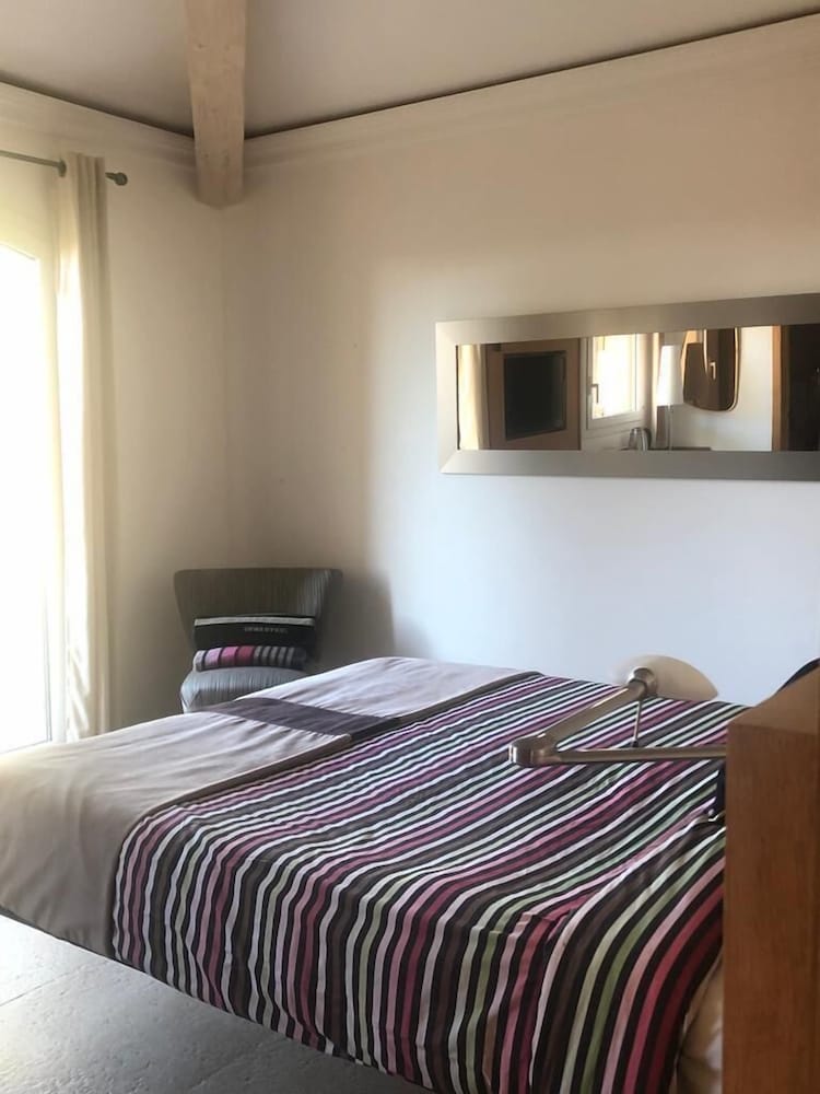Deluxe Suite, Private Bathroom (Charme)