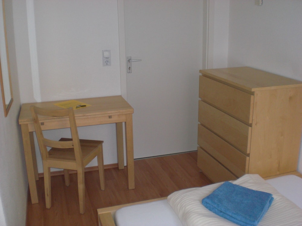 Basic Single Room, Shared Bathroom photo 2