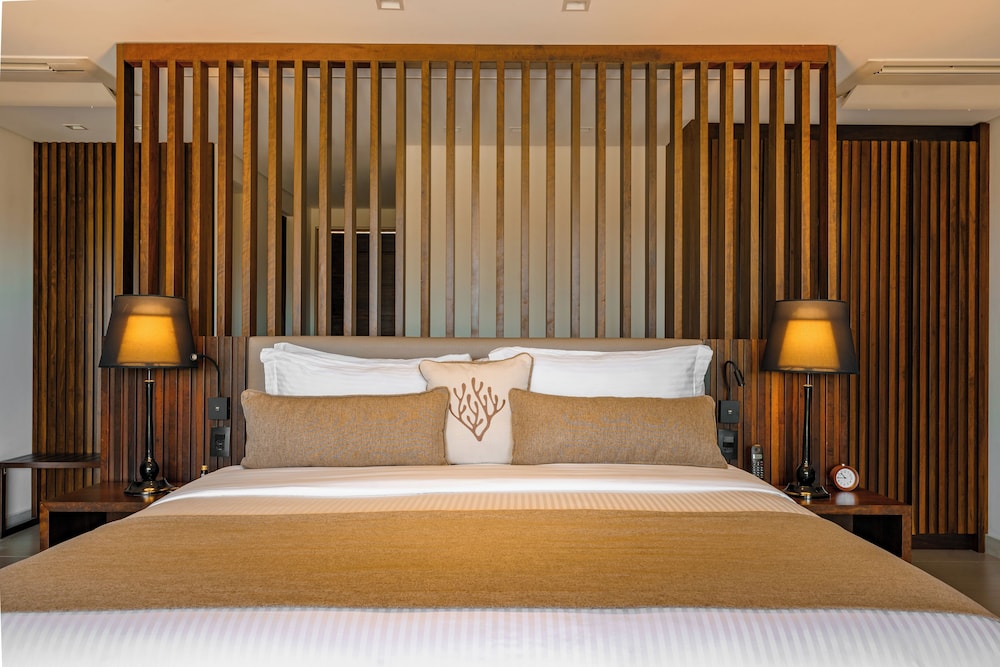 Luxury Room, Patio, Golf View - Photo 10