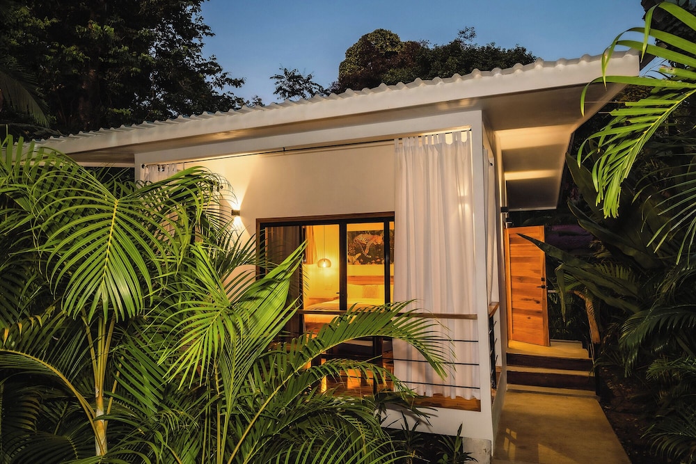 Luxury Bungalow #7 with A/C photo 2