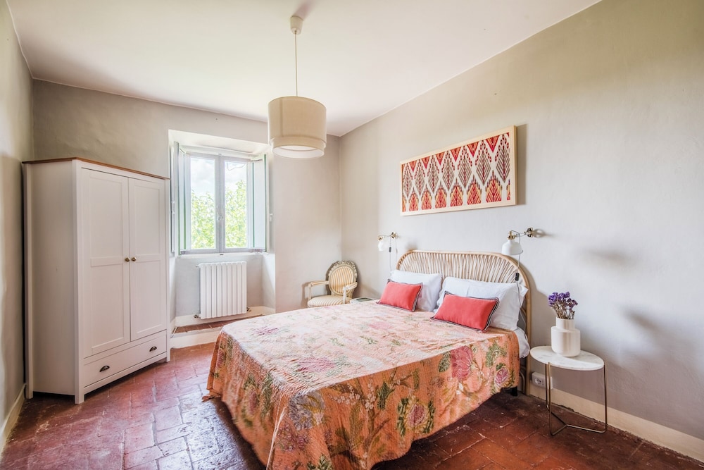 Family House, Multiple Bedrooms, 2 Bathrooms, Mountainside (Family Tuscany Home Close Via) photo 3