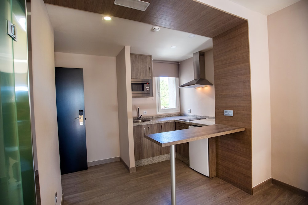 Studio, Balcony (Triple) - Photo 8