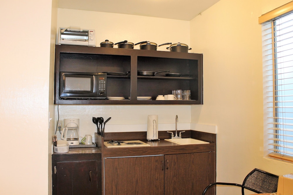King Studio Suite, 1 King Bed, Kitchenette, Non Smoking - Photo 5