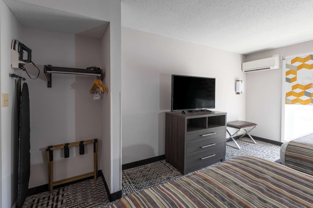 Suite, Multiple Beds, Non Smoking - Photo 8