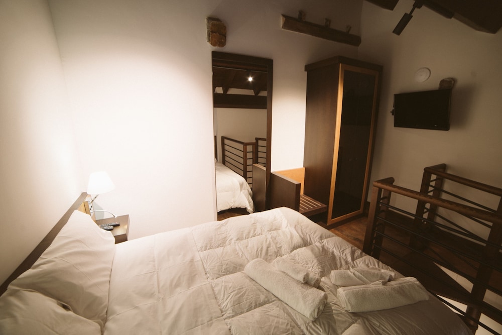 Deluxe Triple Room (Mezzanine) photo 2