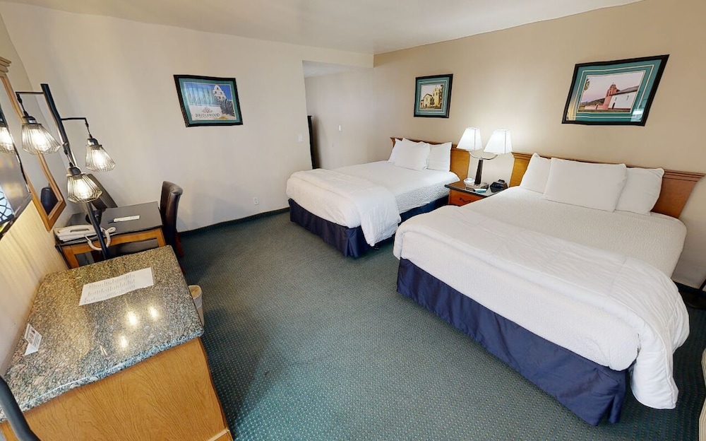 Signature Room, 2 Queen Beds Upstairs, Balcony (2 Queen Beds Nonsmoking) photo 2