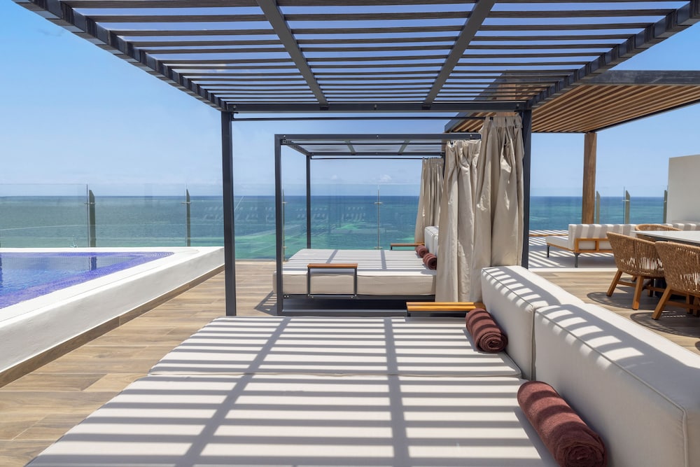 Luxury Sky Chairman Suite Two Bedroom Ocean Front Diamond Club - Photo 22