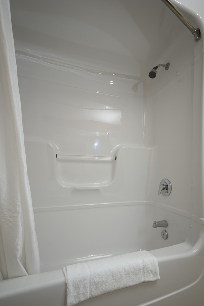 Suite, 2 Queen Beds, Non Smoking (Two person Sofabed) - Photo 5