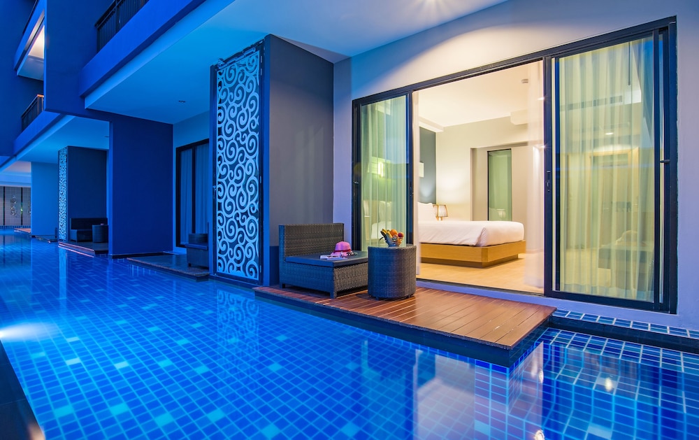 Deluxe Room, Pool Access