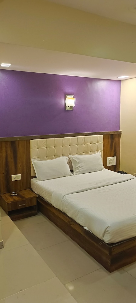 Deluxe Double Room - Photo 13