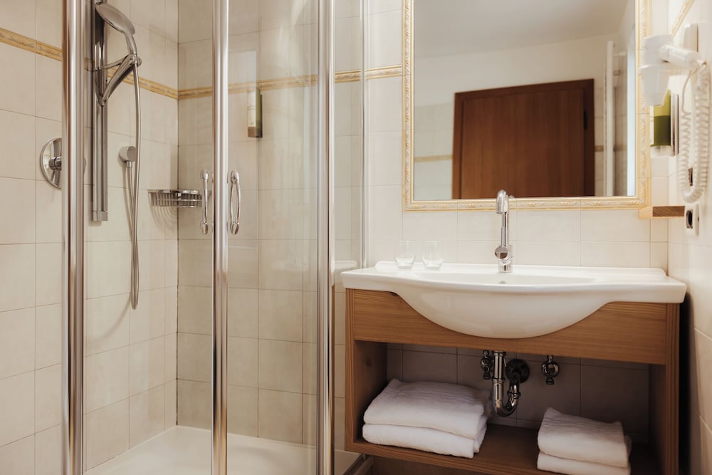 Classic Double or Twin Room, Balcony photo 3