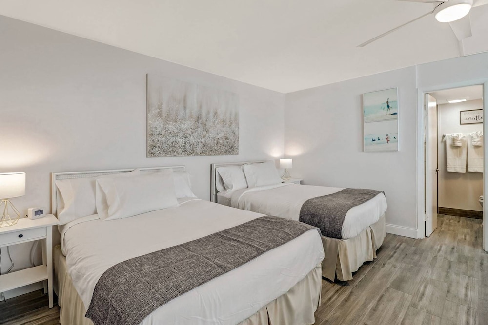 Condo (Beach & Tennis 5806)