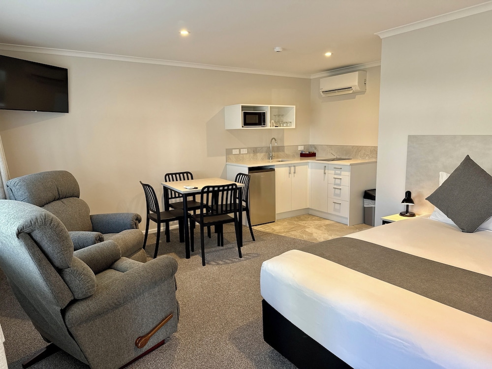 Deluxe Room, 1 Bedroom - Photo 1