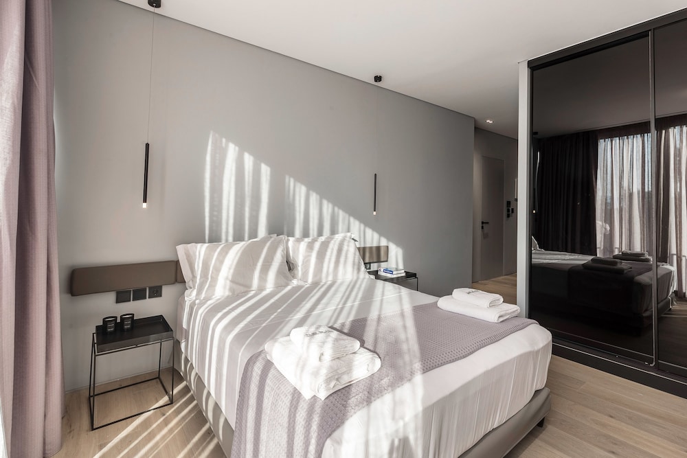 Deluxe Studio, Hill View (Suite, 401) photo 3