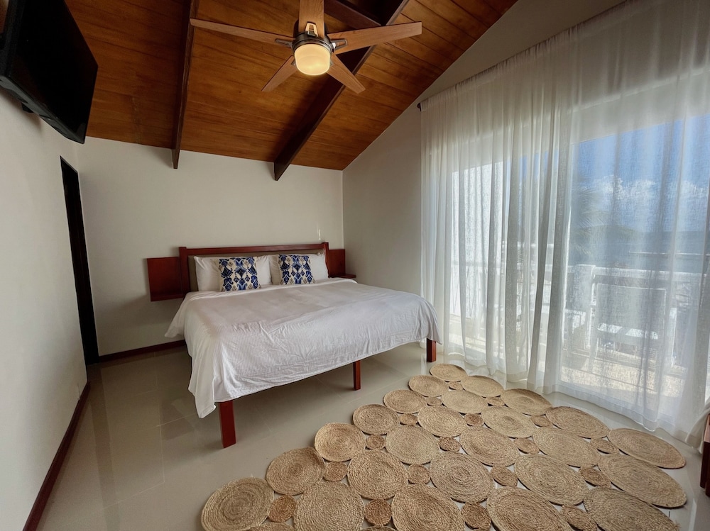 Ocean View Junior Suite Balcony: K&B photo 3