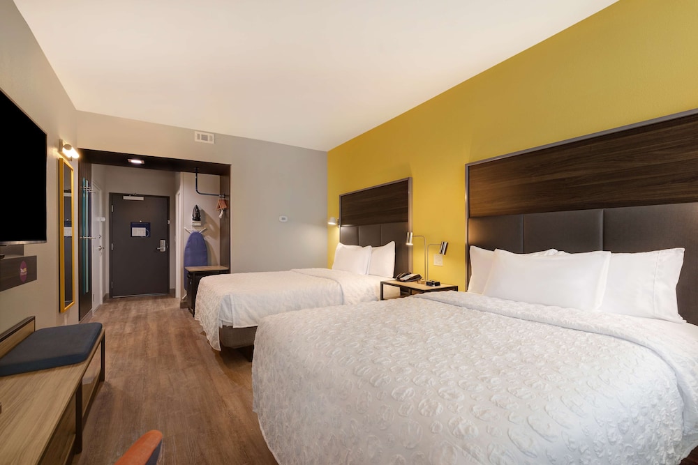 Room, 2 Queen Beds, Accessible, Balcony - Photo 2