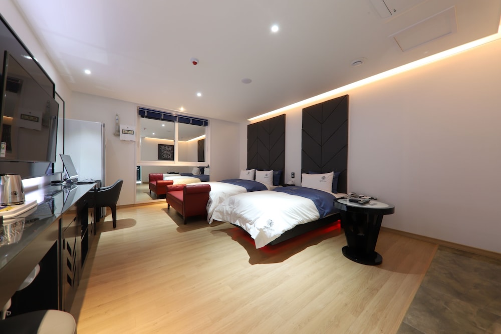 Twin Room, Jetted Tub (Massage Chair)