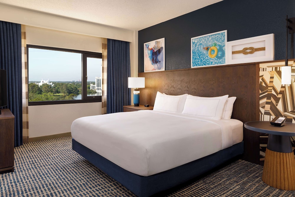 Suite, 1 King Bed, Accessible, Patio (Hearing)