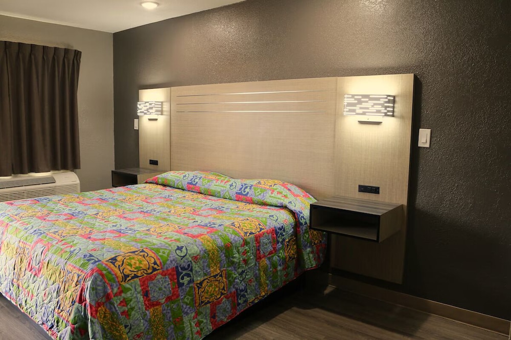 Deluxe Room, 1 King Bed, Non Smoking