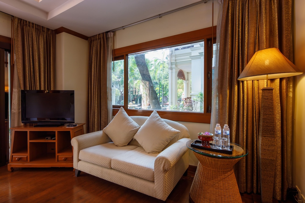 Deluxe Room, 1 King Bed, Pool Access (Lanna) - Photo 2